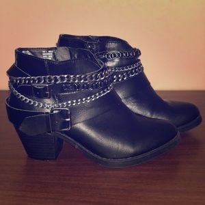 Women’s size 6 black booties